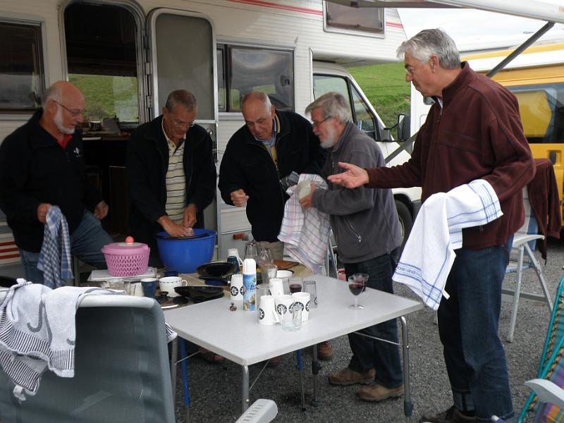 20100801j de mannen moeten afwassen.JPG